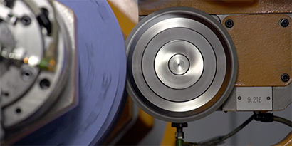 Threaded grinding wheel in a gear grinding machine
