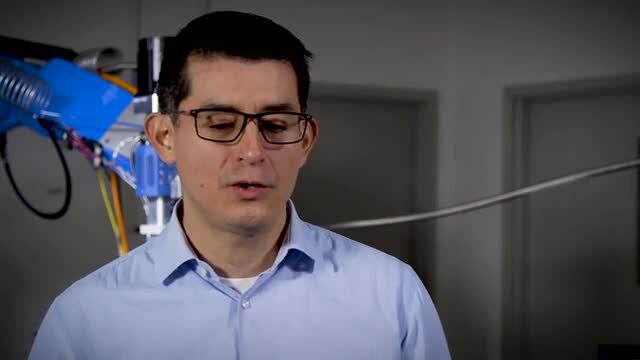 Video still of 3M Application Engineer Ludovico Davila talking about automation and 3M™ VHB™ Extrudable Tape GP
