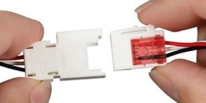 Close-up of 3M Mini-Clamp III Connector being connected, showcasing its compact and versatile design

