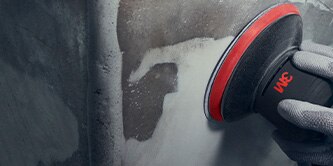 Person using 3M™ Xtract™ Abrasives for Transportation on a surface.
