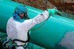 Man spraying Scotchkote&trade; Liquid Epoxy Coating 323+ protective coating on pipe