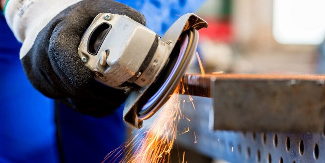 Pipe deburring with 3M flap disc
