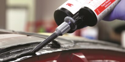 3m adhesive sealing seam on car
