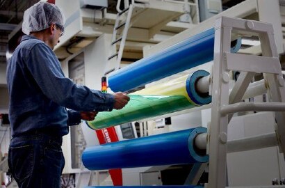 Image of a worker removing a flexographic plate from a flexographic plate on a cylinder