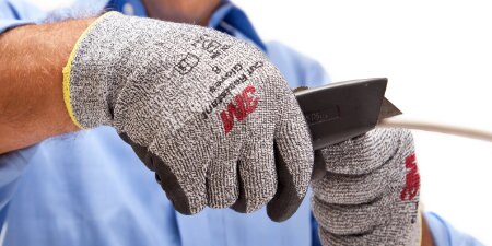 3M Work Gloves being worn by worker
